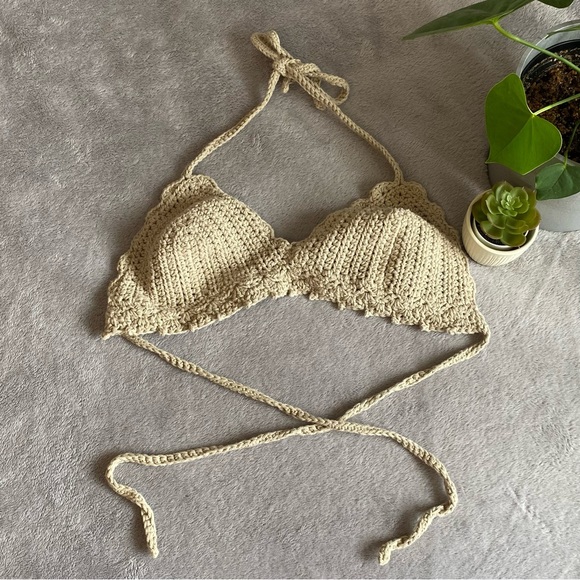 Beige crochet triangle top size small - Picture 1 of 5